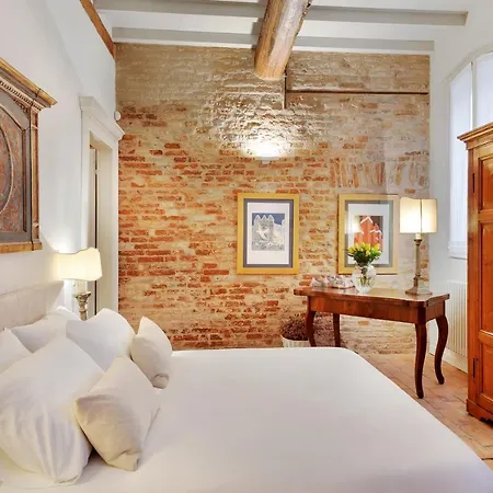 La Dimora Medievale Del Duca * Ferrara